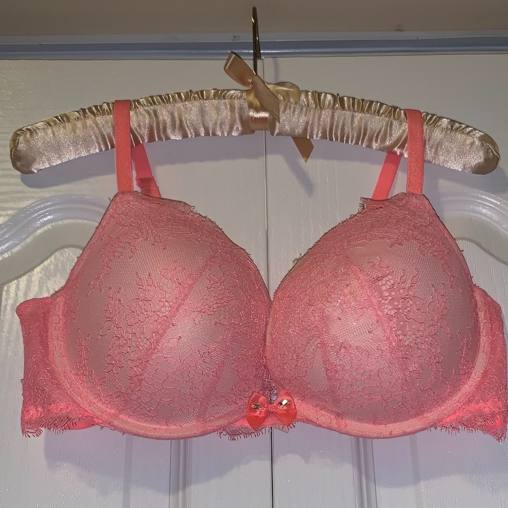 Victoria’s Secret push Up Padded Bra Size: 36D